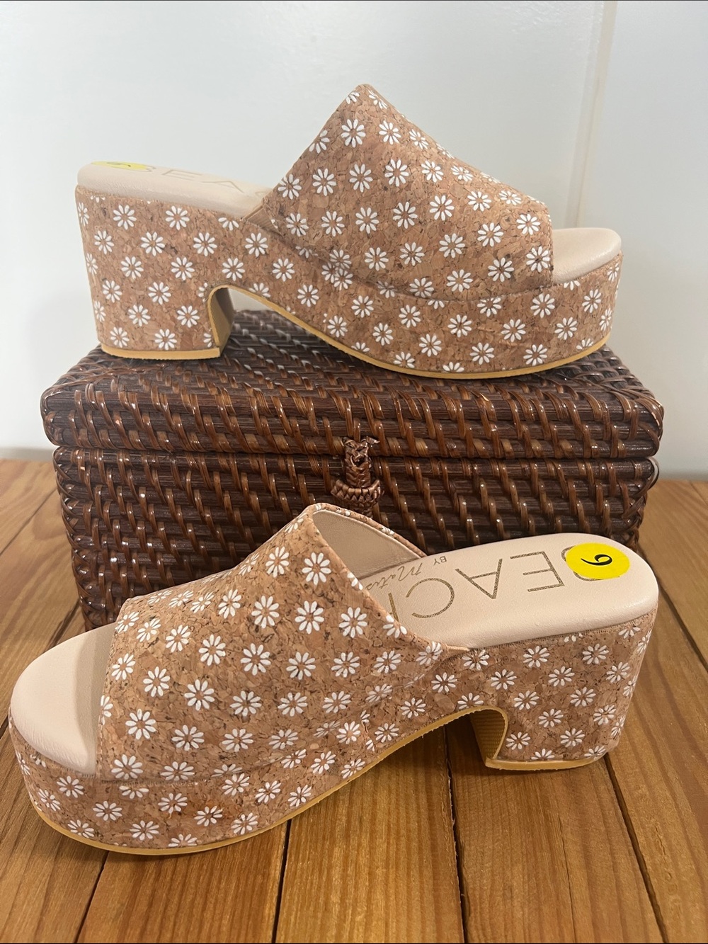 NWT Beach By Matisse - Beige Cork and Floral Slide Sandals - Women's - Picture 2 of 5